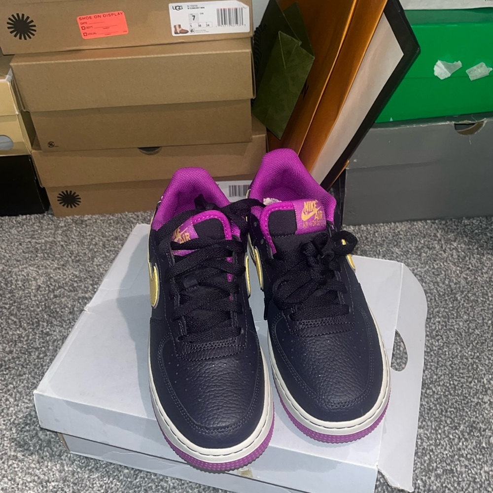 Nike Air Force 1s size 5 in big kids